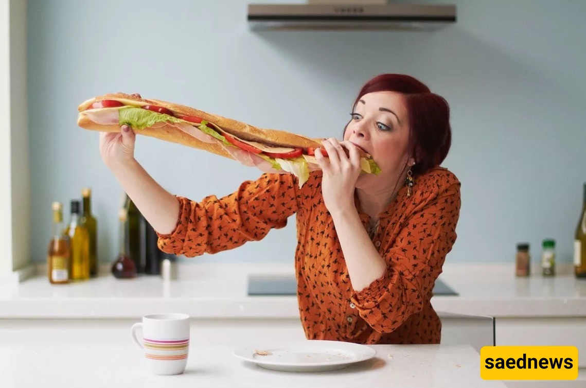 لماذا لا أشعر بالشبع أبدًا؟ الأسباب الرئیسیه وعلامات التحذیر التی یجب أن تأخذها على محمل الجد