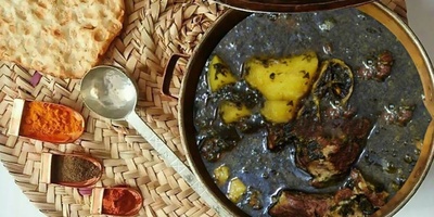 طریقه تحضیر قرمه سبزی آبگوشت: یخنه احتفالیه تقلیدیه على طریقه همدان