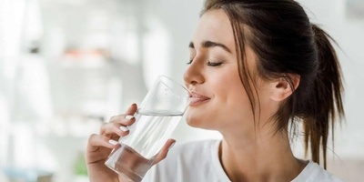 متى یؤدی شرب الماء إلى تعزیز عملیه الأیض فی الجسم؟!