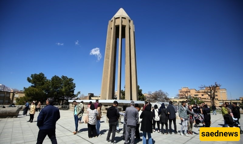 قبر ابن سینا: معلم لا بد من زیارته فی همدان، إیران