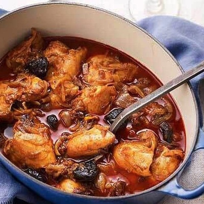 کیفیه إعداد یخنه الدجاج والبرقوق البخاری: وصفه خطوه بخطوه