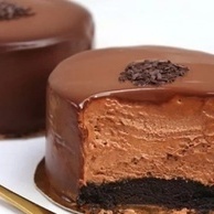 کیک موس الشوکولاته بکریمه أوریو (حلوى بدون بیض وبدون خبز)