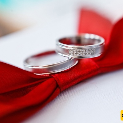 زواج شقیقتین توأم من رجل واحد فی آنٍ واحد!