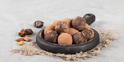 کرات تمر الکمأه: حلوى بسیطه ومغذیه وأنیقه للإفطار والتجمعات