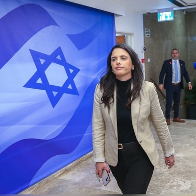 وسائل إعلام إسرائیلیه: قراصنه إیرانیون اخترقوا هاتف وزیره العدل السابقه خلال الحرب الـ12 یوماً