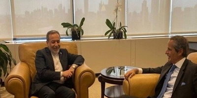 وزیر خارجیه إیران ورئیس الوکاله الدولیه للطاقه الذریه یجرون محادثات حاسمه حول التعاون النووی فی نیویورک