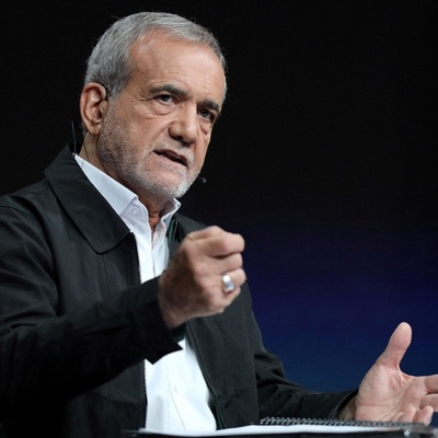 بزشکیان: لا یمکن إصلاح البلد بالشعارات / ولا یمکن تغییر السلوک بالقوه