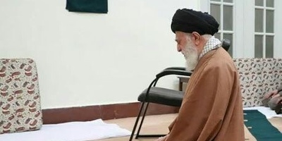 الزعیم الأعلى لإیران: "کنت أتمنى ارتداء حذاء بأربطه.. وحتى الآن لم أرتدِ حذاءً بأربطه"