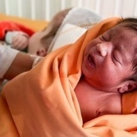 مذهل: رضیع “یتکلم” بعمر 23 یومًا فقط + فیدیو