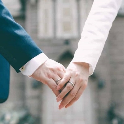 رجل مصری یبلغ من العمر 35 عامًا یتزوج من امرأه إنجلیزیه تبلغ 80 عامًا
