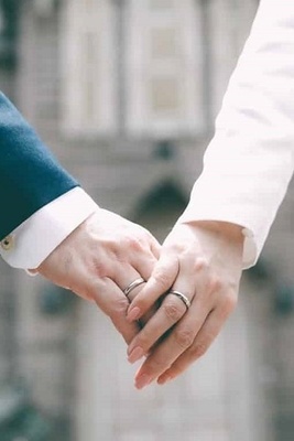 رجل مصری یبلغ من العمر 35 عامًا یتزوج من امرأه إنجلیزیه تبلغ 80 عامًا