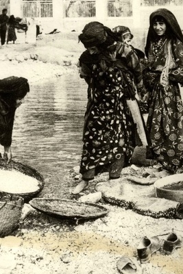 لقطه تاریخیه من الماضی: رحله إلى عهد ناصر الدین شاه القاجاری — من شوارع طهران إلى أزیاء رجال القاجار فی باغ شاه