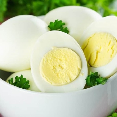 العلاقه بین تناول البیض وانخفاض خطر الإصابه بمرض ألزهایمر لدى کبار السن