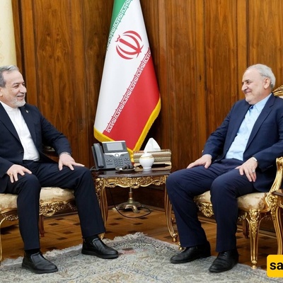 أراغجی یجری محادثات مع سفیر إیران لدى باکستان