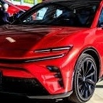 الفخامه بأسلوب تویوتا: تویوتا کراون کوبیه سیدان 2025 – تحفه من الابتکار والتصمیم!