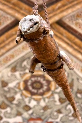 وجود شریر عمره 500 عام فی موقع مقدس: لماذا هذا الکائن مقید بالسقف