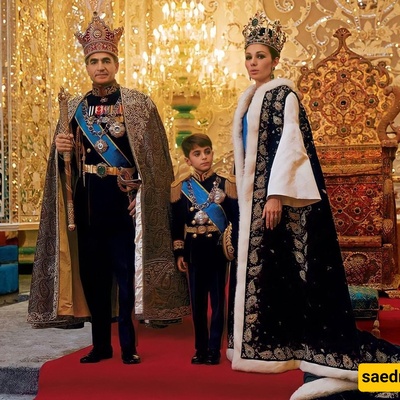 نظره على مجوهرات فرح بهلوی الفاخره وخزانه ملابسها المرصعه بالأحجار الکریمه: تحویل أموال عامه إلى عرض شخصی