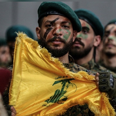 لبنان یواجه خطر الصراع الداخلی إذا تم نزع سلاح حزب الله، یحذّر دبلوماسی سابق