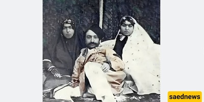 صوره غیر مسبوقه لامرأتین من حریم ناصر الدین شاه مع حاجی سلیمان – الأسماء مکتوبه بخط الملک فی الأعلى