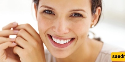 ما هی الصفات التی تتمیز بها النساء والفتیات الجذابات؟