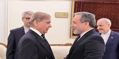 أراغتشی الإیرانی وشریف الباکستانی یبحثان القضایا الإقلیمیه خلال اتصال هاتفی