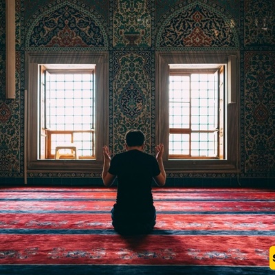 حکم إغماض العینین أثناء الصلاه وفقًا لفتوى السید القائد