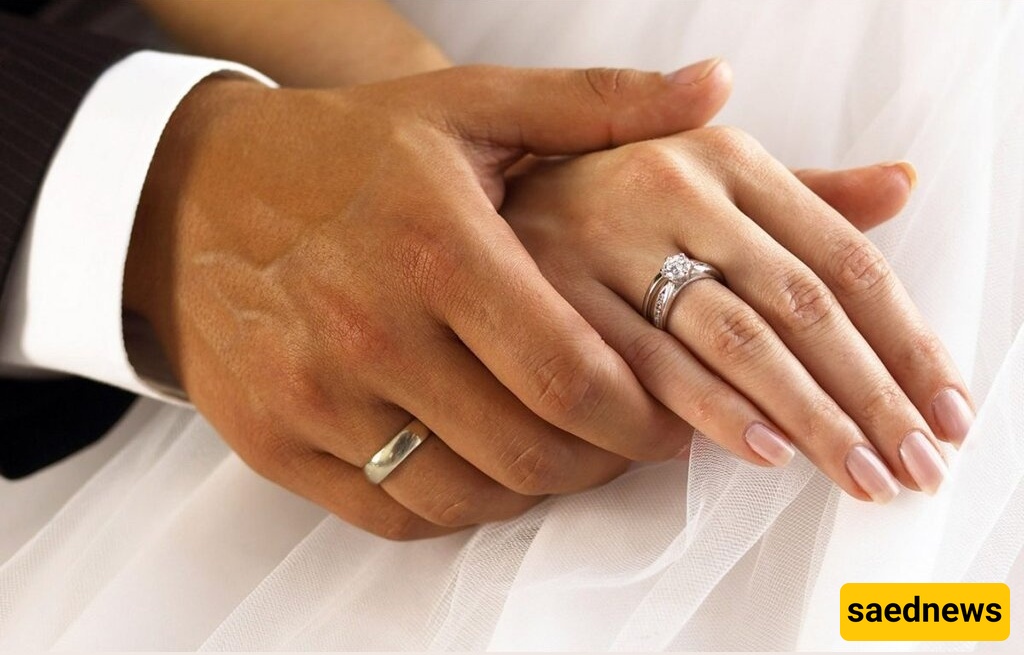 الصوره التی تثبت أن خواتم الزواج تقلید إیرانی حقیقی — الإیرانیون دائمًا فی الصداره