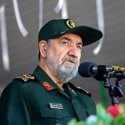 رضائی: قائد الثوره الإسلامیه خامنئی یقود العملیات ضد إسرائیل بشکل مباشر