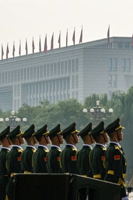 الصین تستعرض صواریخ نوویه ومقاتلات شبحیه فی عرض عسکری غیر مسبوق + صوره