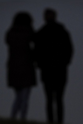 مواعید رومانسیه تحت القمر الدموی: 10 أفکار ساحره للأزواج