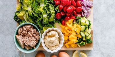 ما الأطباق التی یمکنک تحضیرها باستخدام التونه المعلبه؟