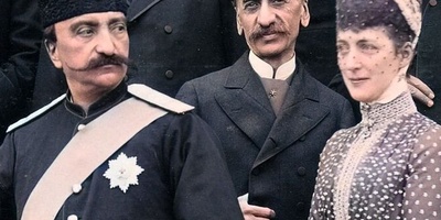 رحله فی ذکریات ناصر الدین شاه خلال حفل موسیقی فی أمستردام: المغنیه، أنیقه الملبس لکنها لیست ساحره جدًا، وصوتها یشبه عواء الکلب!