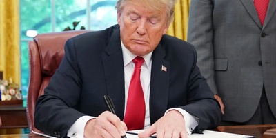 هل أرسل ترامب رساله إلى إیران؟ / لماذا سافر نائب وزیر الخارجیه تخت‌-رونجی إلى عمان؟