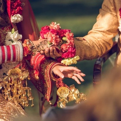 داخل الزیجات الهندیه: مزیج نابض بالحیاه من التقالید والطقوس والحب الحدیث