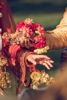 داخل الزیجات الهندیه: مزیج نابض بالحیاه من التقالید والطقوس والحب الحدیث