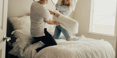 کیف أعید إشعال شغف زوجی؟ طرق عملیه لإحیاء الحمیمیه والإثاره