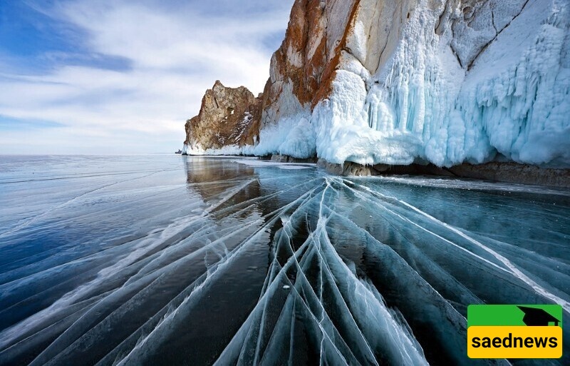 لغز انفجارات الجلید: فقاعات المیثان القاتله فی أعمق بحیره فی العالم
