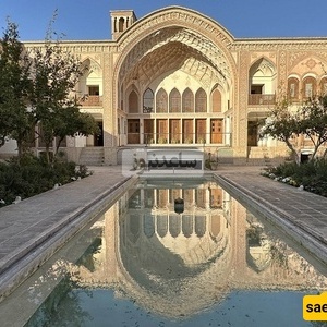 جوله رائعه فی بیت آمری، کنز من عصر زندی فی کاشان / من الغرف الملکیه ذات التصمیم الفرید إلى الأعمال الجصیه المذهله + فیدیو