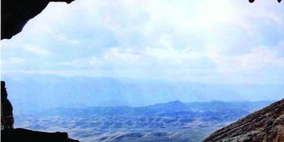 جبلیه تقود الصیاد إلى کنز مخفی: کهف إیران غنی بالجواهر