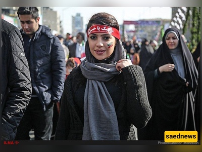 لماذا تُقصى المرأه الشجاعه غیر المحجّبه عن شاشاتنا بعد اثنی عشر یومًا فقط؟