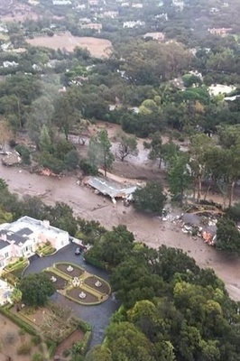 أمطار غزیره تغمر جنوب کالیفورنیا وتسبب فیضانات مفاجئه وانزلاقات طینیه