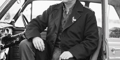 عاجل: ترامب یقوم برحله غیر رسمیه إلى إیران ویلتقط صوره تذکاریه مع ناصر الدین شاه قاجار فی میدان الحریه! 📸