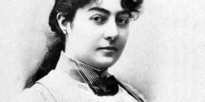 الحیاه الغامضه وهویه هذه المرأه من عصر القاجار: هل کانت المفضله لدى ناصر الدین شاه أم ملکه أوروبیه حزینه؟