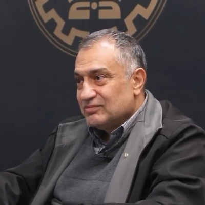 لماذا یُصر رئیس جامعه شریف على الحضور الشخصی فی الصفوف أثناء الأزمه؟