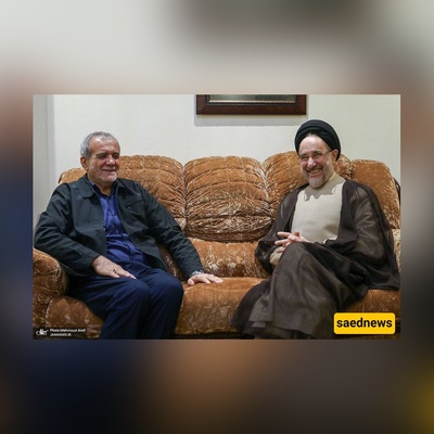 لقطه نادره من مدخل منزل مسعود پزشکیان أثناء استقبال سید محمد خاتمی + فیدیو / لقاء حمیم بین الرئیس السابق وأبناء پزشکیان