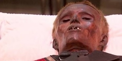 (فیدیو) دُفنت المومیاء الغامضه بعد 128 عاماً