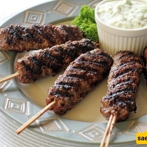 طریقه عمل کباب المقلاه المشوی على أسیاخ فی المنزل (سریع وسهل) + فیدیو تعلیمی