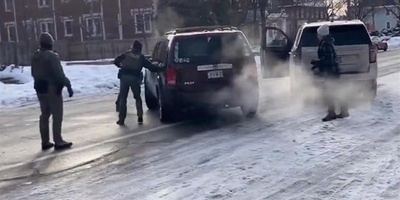 الإداره الأمریکیه السابقه توسّع صلاحیات دائره الهجره والجمرک لاحتجاز اللاجئین