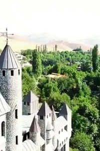 رحله قصیره إلى أکثر قریه “أوروبیه” فی إیران بین طهران وکاراج – عماره قدیمه وفریده / لا تقلق، لم یکن قلعه دراکولا الحقیقیه هنا!