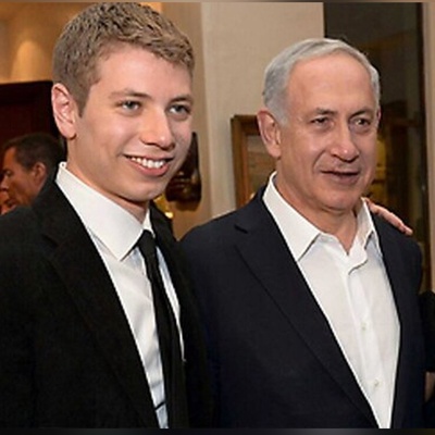 عندما یرسل نتنیاهو ابنه إلى التلفزیون لیحدث عن معاناتهم: "کانت والدتی فی صالون التجمیل وتعرضت لهجوم!" + فیدیو